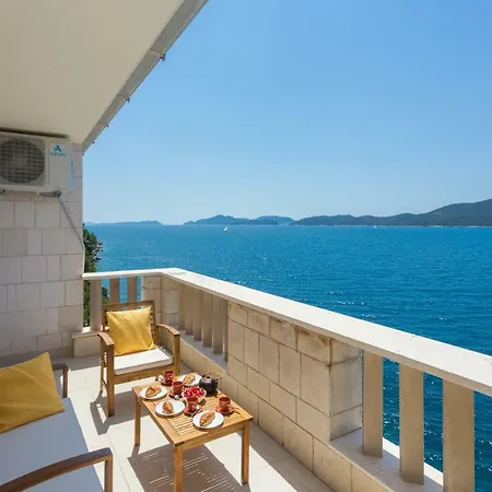 Holiday House 