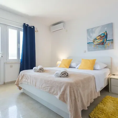 Holiday House 