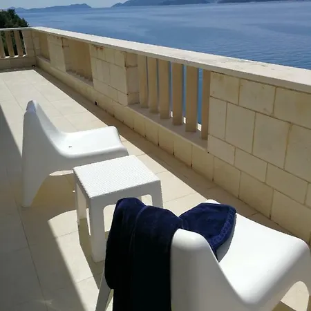 Holiday House 
