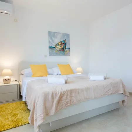 Holiday House 
