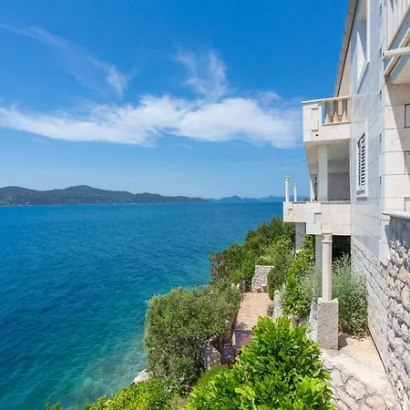 Holiday House 
