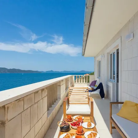 Holiday House 